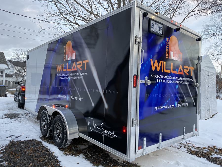 Habillage complet d’une remorque de spectacle pour Gestion Willart
